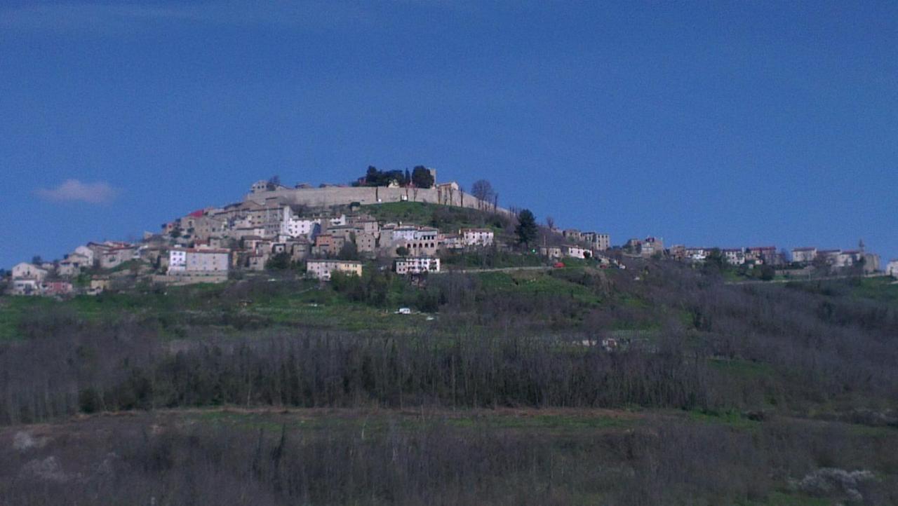 Ruine-Motovun Kh Vila Exterior foto