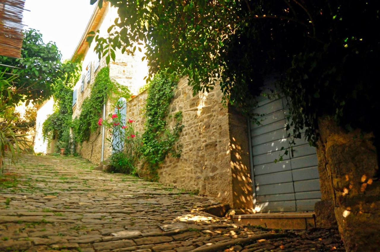 Ruine-Motovun Kh Vila Exterior foto